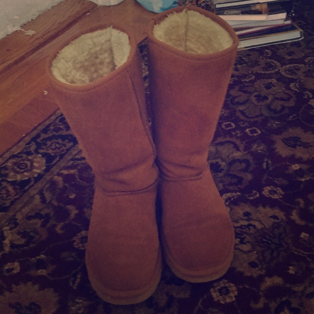 Uggs size W8